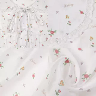 Paloy - PL2539 Posy Top เสื้อแขนตุ๊กตาพิมพ์ลายดอกไม้ Paloy ดีเทลคอปกลูกไม้