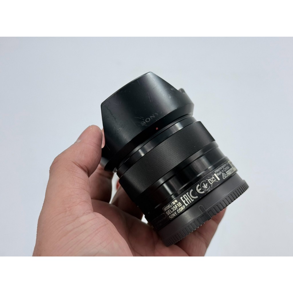 Sony E 35mm f/1.8 OSS