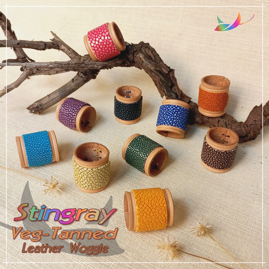วอคเกิ้ลหนังปลากระเบนและหนังวัวฟอกฝาด / Stingray & Veg-Tanned Leather Woggle