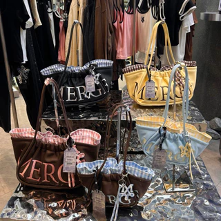📍พร้อมแมสด่วนได้🚀✨(ไม่แกะกล่อง) MERGE A DAY BAG Limited edition 5 สีพิเศษ ใช้โค้ดลด 𝟐𝟓-𝟑𝟎% ได้ รับประกันแท้จากแบรนด์