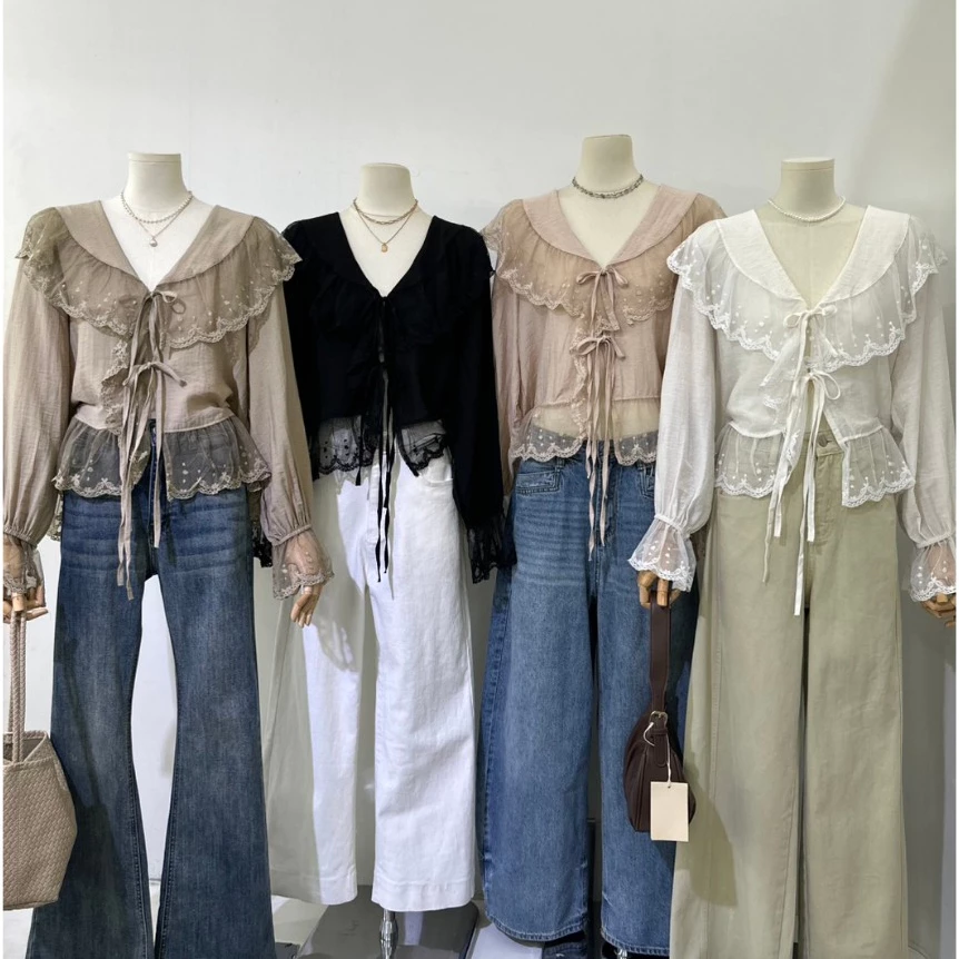 M2250 เสื้อแขนยาวแต่งระบายลูกไม้สุดคิ้วท์ ไอเทมใหม่ที่สาวๆ ต้องมีติดตู้! เสื้อเบลาส์ผู้หญิงแขนยาวทรงพริ้ว