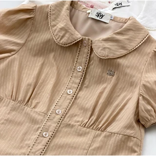 SISSY : เสื้อคอบัวแขนตุ๊กตา (S-XXL) แต่งจับจีบช่วงใต้อก เนื้อผ้านุ่มเบา มีซับใน ทรงหวานละมุน
