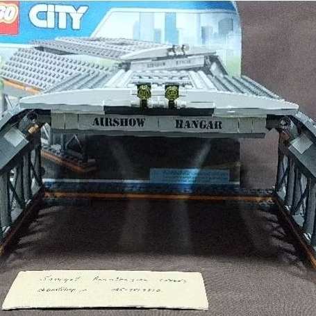 โรงจอดเครื่องบิน (ชิ้นส่วนครบ) จาก lego 60103 มือสอง
ของแท้