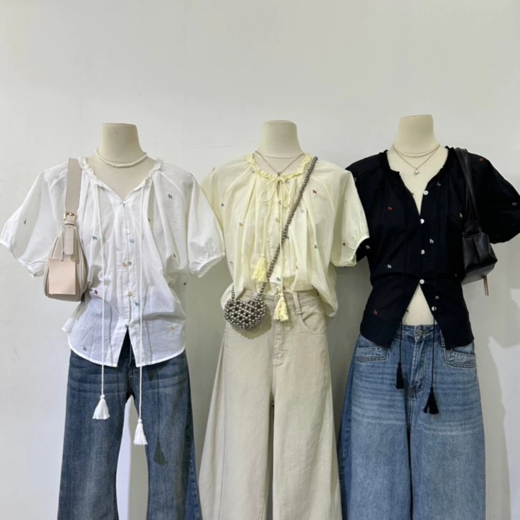 M2256 เสื้อเบลาส์ปักลายน่ารัก มินิมอลสุดๆ! งานน่ารักใส่สบาย ทรงคอผูกเชือกพู่ chic ชิค