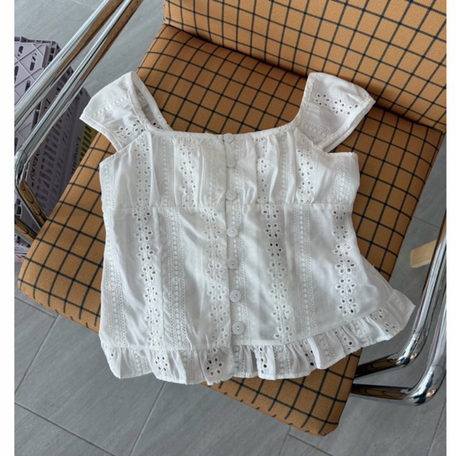 marni blouse มาร์นีเบล้าส์  เสื้อแขนกุดลูกไม้ฉลุระบายชายด้านหลังสม๊อก