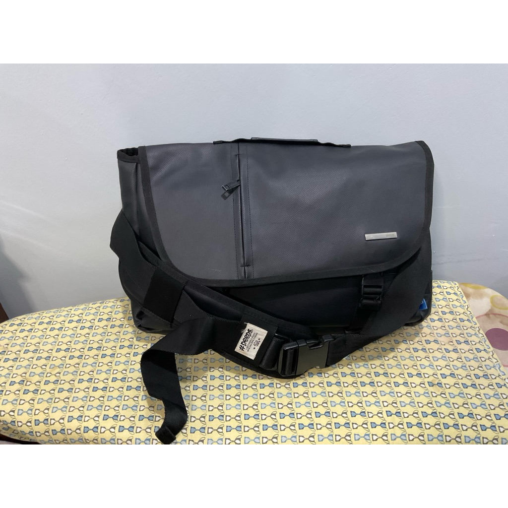 กระเป๋าสะพายข้าง แบรนท์ Peep (Peeps Movement Messenger Bag)