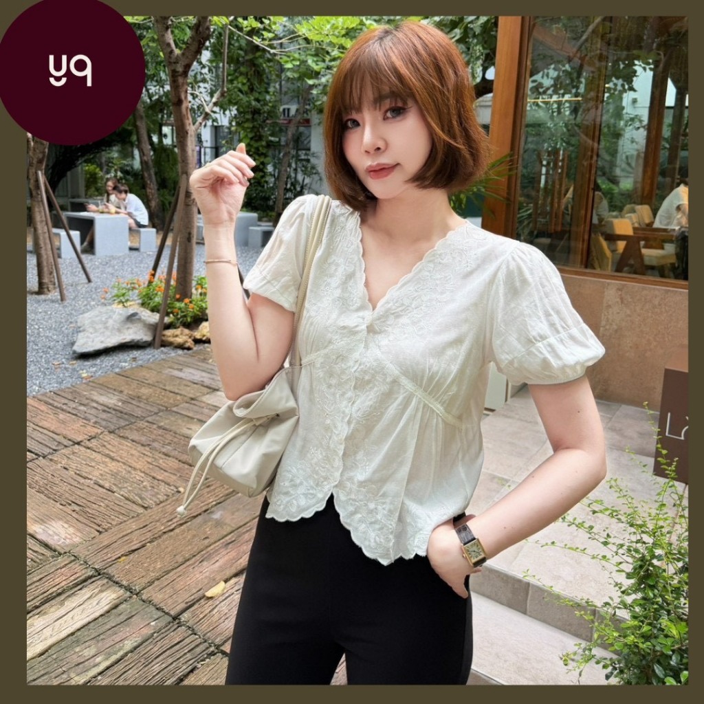 C140 YQKOREANSHOP เสื้อคอวีสีขาวงานปักทั้งตัวแขนพองกระดุมหน้า ป้ายYQ
