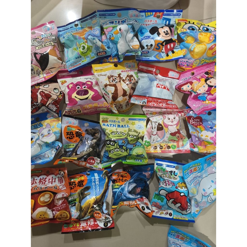 (พร้อมส่ง)Bath ball จากญี่ปุ่น มีของเล่นด้านใน ลิขสิทธิ์แท้ ราคาถูก