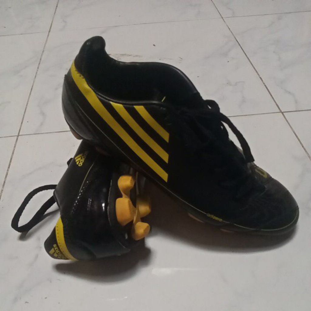 รองเท้า Adidas F50 Adizero
