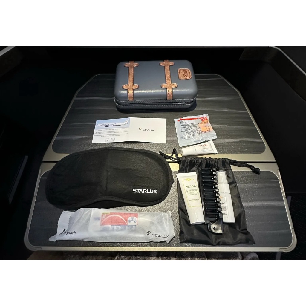 กระเป๋า สายการบิน Starlux Airlines ✨ Business Class Amenity BRICS 💼 Hard Case [ New - Unopened ] ยัง