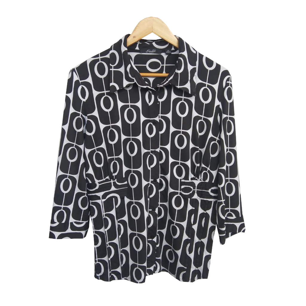 pa641 เสื้อมือสอง อก 40-42 นิ้ว คอปก ผ้ายืดเด้งลายขาวดำ แขน 4 ส่วน