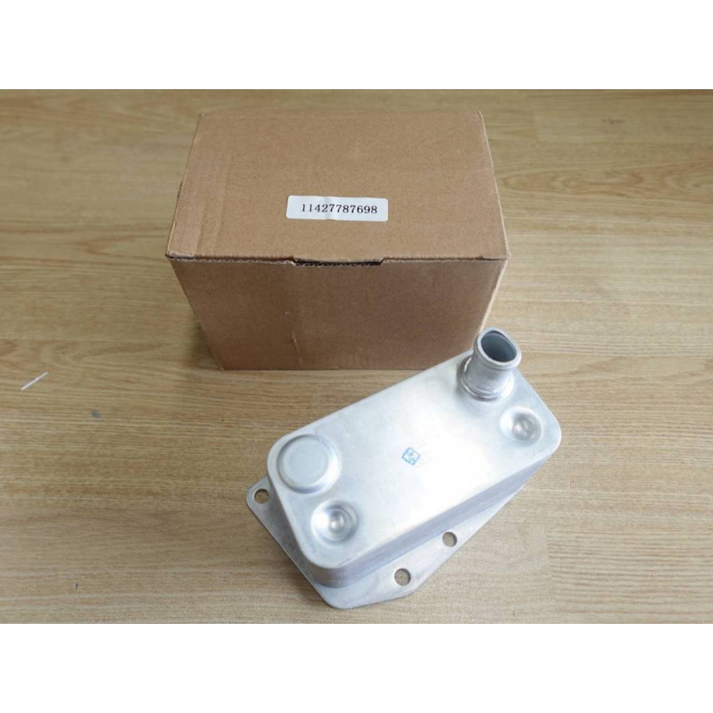 ออยล์คูลเลอร์(Engine Oil Cooler) BMW Series 5 E60 520d เครื่อง M47 ดีเซล
