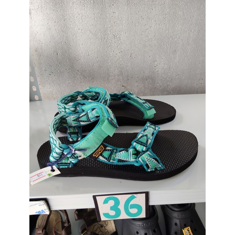 รองเท้าแตะ teva 36 แท้ มือสองสวยใหม่มาก เบา แห้งไว