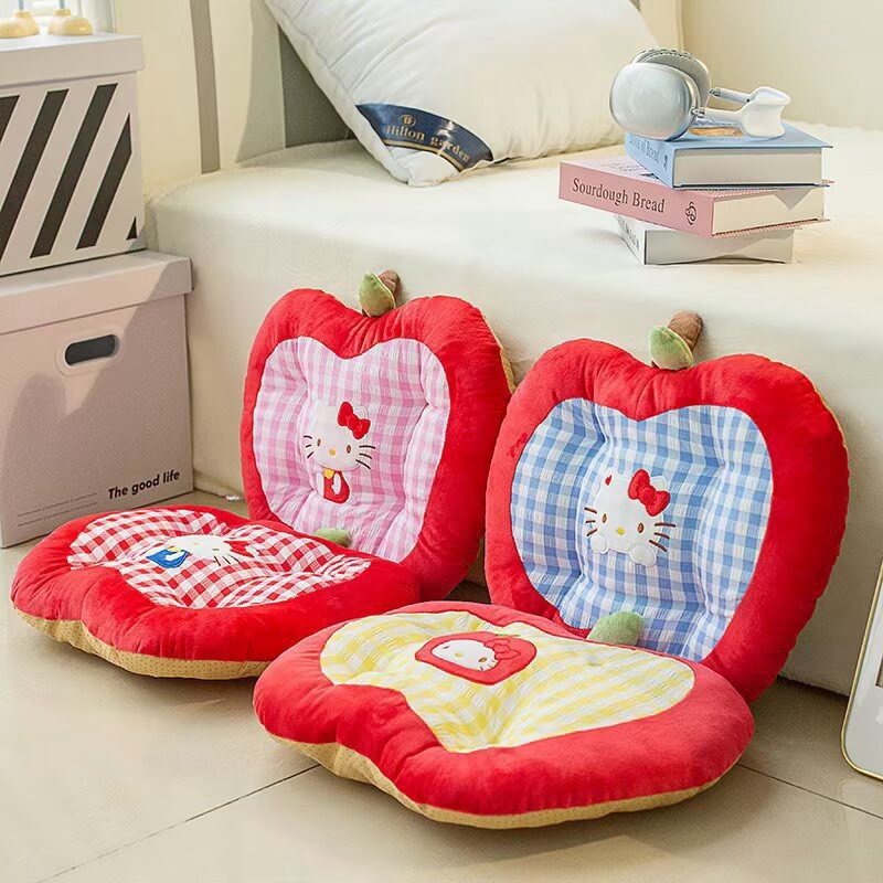 ส่งด่วน Kitty Apple เบาะรองนั่ง คิตตี้ ทรงแอปเปิ้ล หมอนอิง น่ารัก เบาะรองนั่ง ของแต่งบ้าน สไตล์โฮมคาเฟ่ 64026