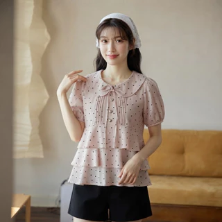 Glucoat | [A930] เสื้อแขนสั้นคอบัวลายจุดสีชมพู พร้อมเชือกผูกโบว์ ชายเสื้อแต่งระบาย ซิปหลังยาว