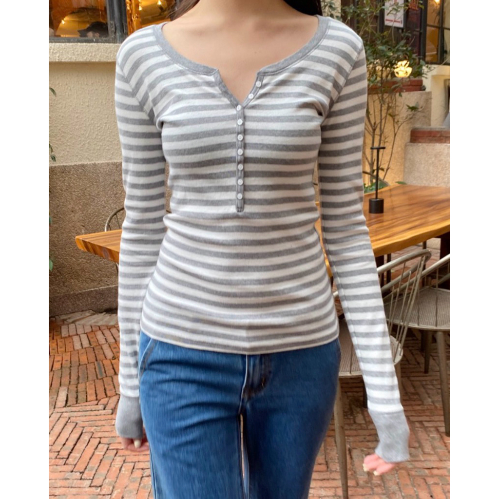 พร้อมส่ง 🎀 Brandy Melville | Zelly Striped Top