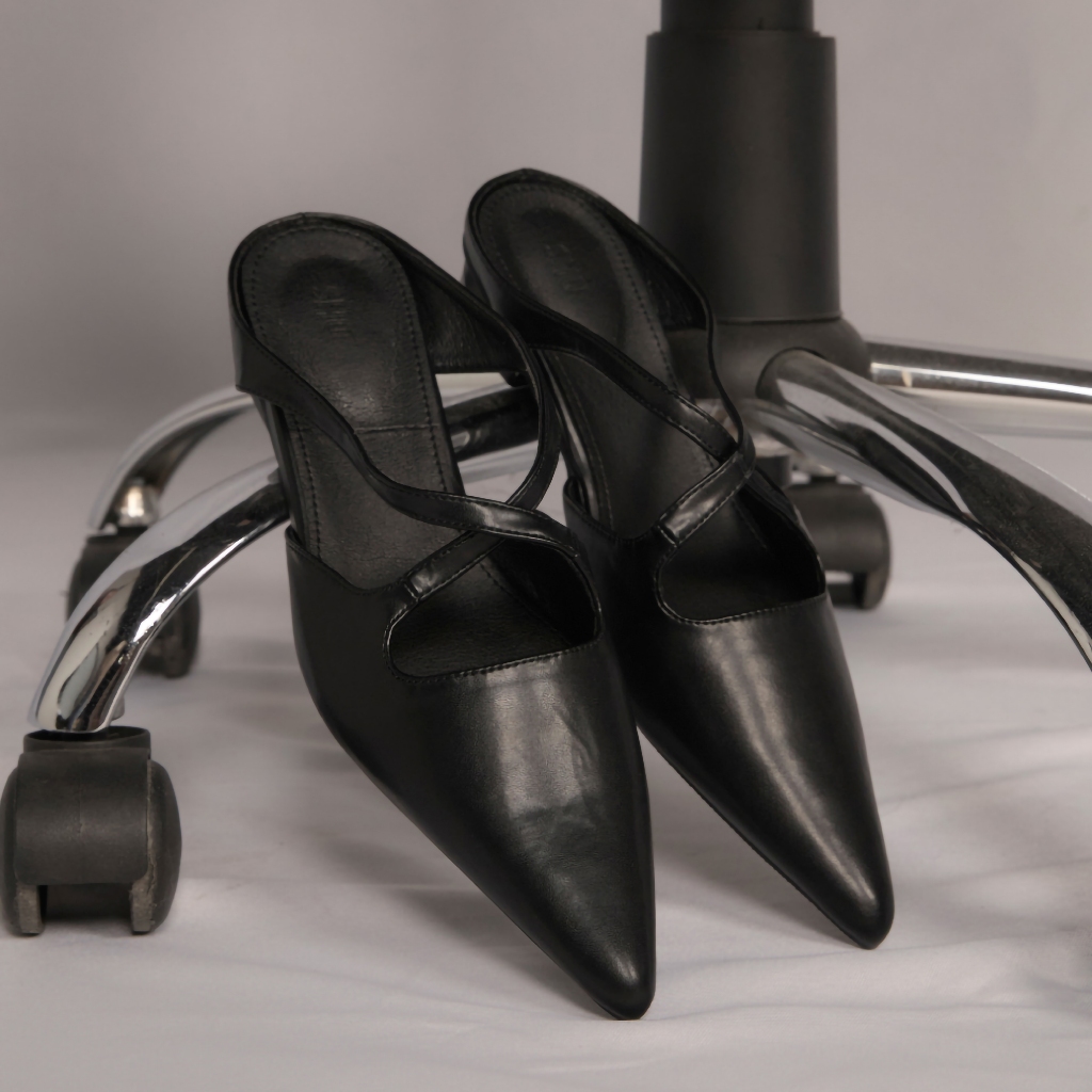 SHU POINTED MULE 0.5" GENTLE CROSS รองเท้า