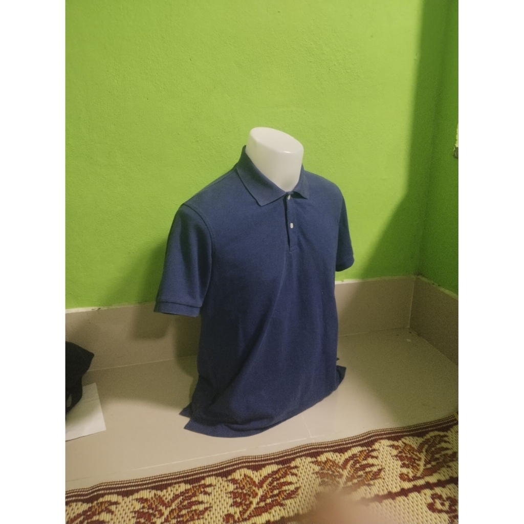 เสื้อโปโล Uniqlo  สีน้ำเงินคลาสสิก อก 44 ยาว 27 มือสอง