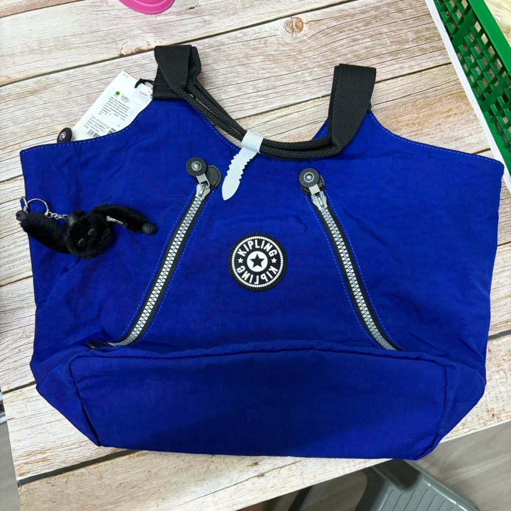 Kipling New Cicely Rapd Navy กระเป๋าคล้องไล่ ใบใหญ่ สีน้ำเงิน