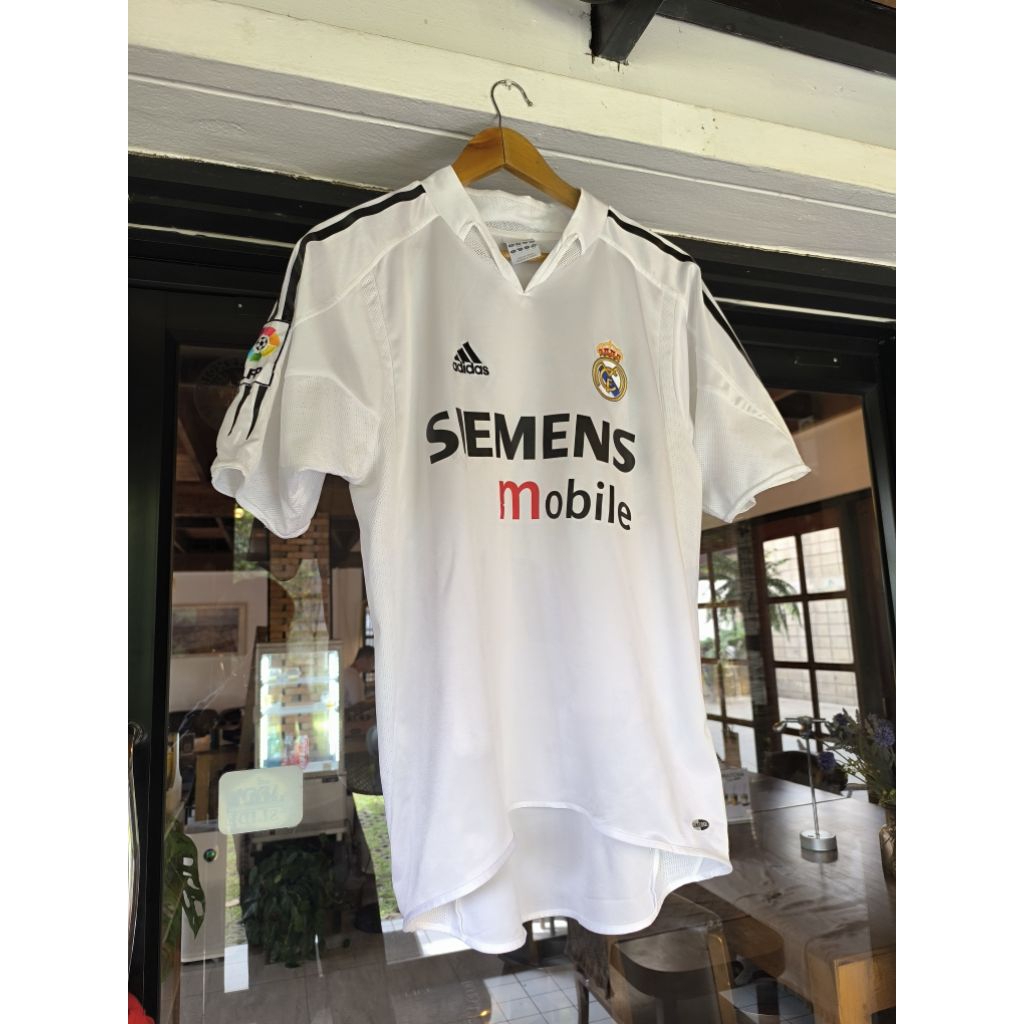 เสื้อบอลแท้ real Madrid 2004 ชื่อเบอแท้ zidane