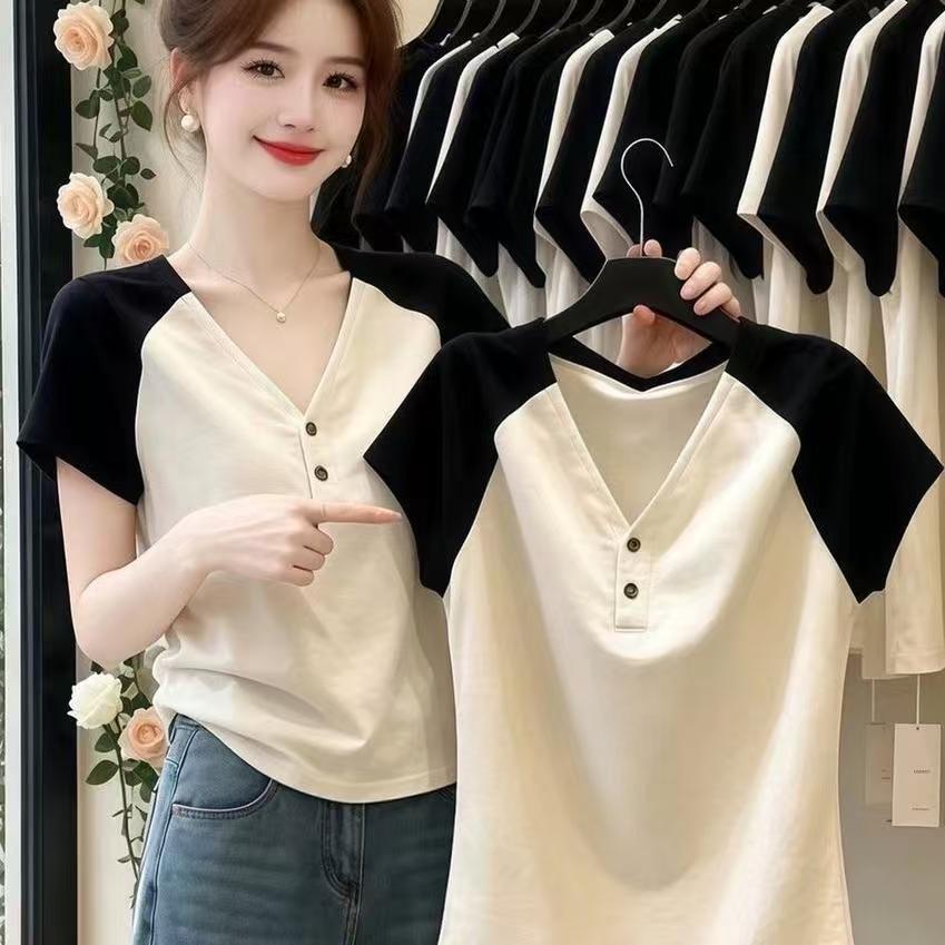 เสื้อยืดแขนสั้นคอวีตัดสี แขนเสื้อแทรก สไตล์ลำลอง ไซซ์ใหญ่ ซ่อนอ้วน ฤดูร้อน 2026