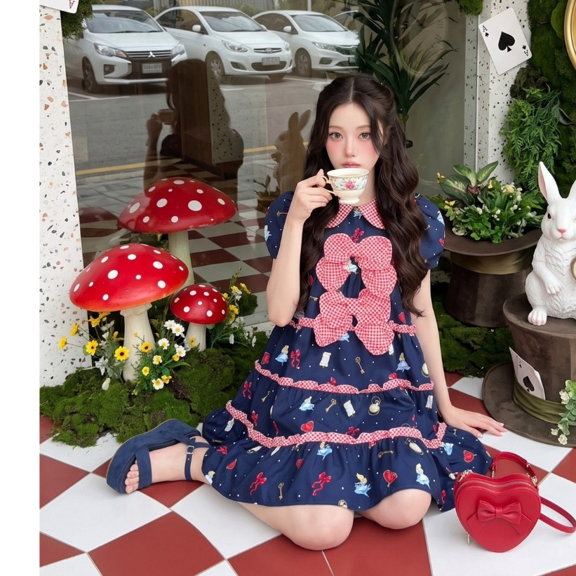 (มีถึง3XL) สีกรม Mushroom Navy Dress เดรสทรงปล่อยผ้าเปเป้พิมพ์ลาย ปกคอบัว แต่งโบว์สก็อตแดง ซิปหลัง มีซับใน