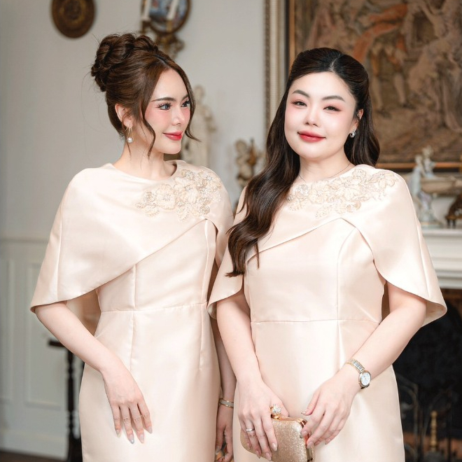 Sukunya6858:งานชุดเดรสผ้าไหมญี่ปุ่น เดรสทรงสอบเข้ารูปพร้อมผ้าคลุมไหล่ในตัวติดลูกไม้
