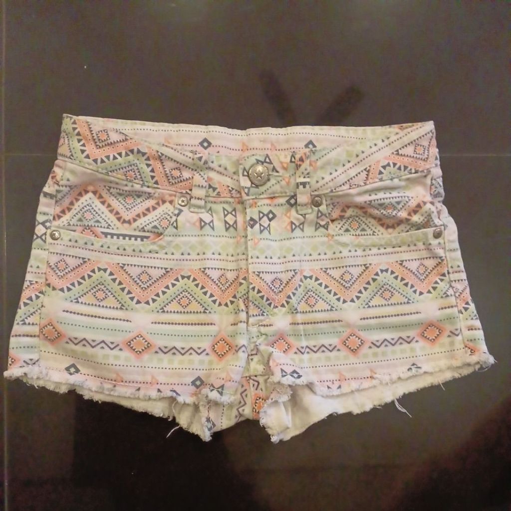 cute shorts for kids from h&m 🌺❤️