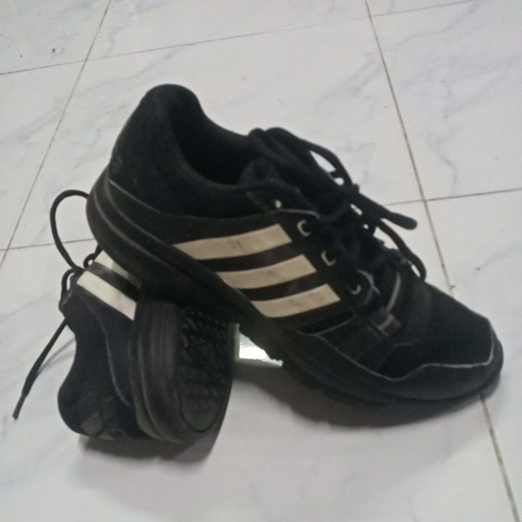 รองเท้าผ้าใบอเนกประสงค์ Adidas Gym Warrior 2