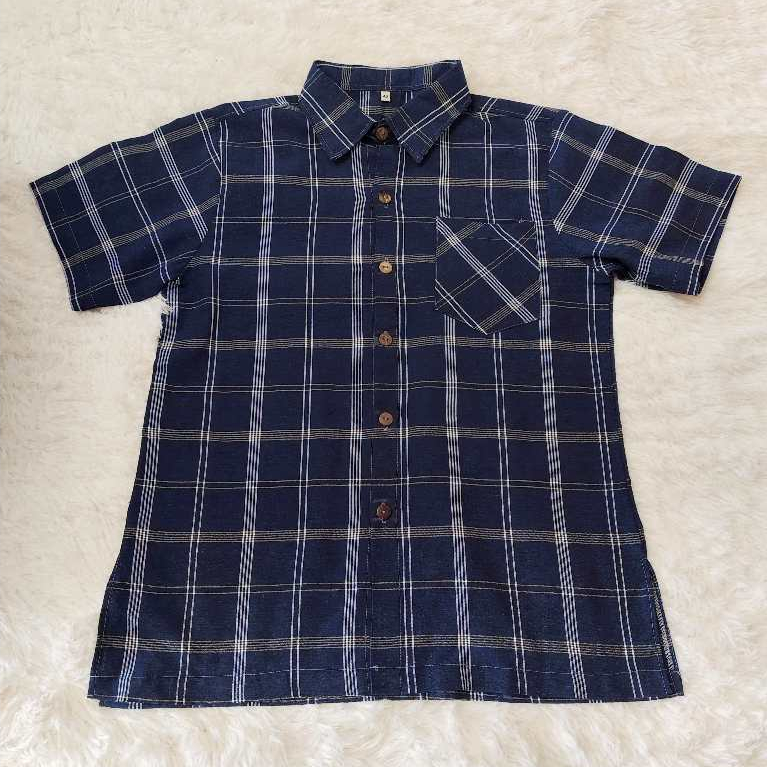เสื้อเชิ้ตแขนสั้นผ้าโสร่ง มีกระเป๋าตรงอก