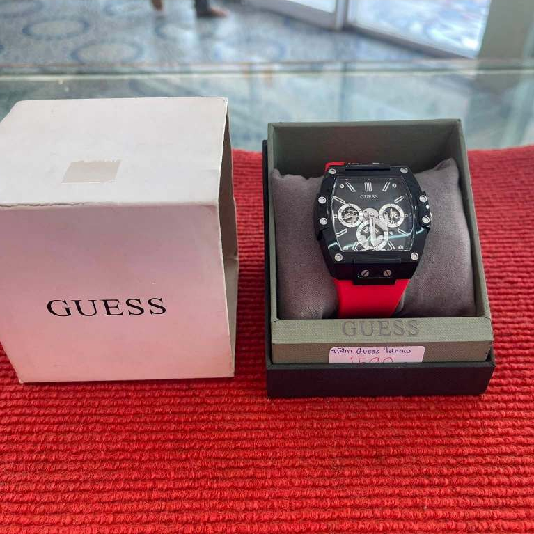 นาฬิกา ยี่ห้อ GUESS หน้าปัดสีดําสายสีแดง ใส่กล่องคู่ตัว #983025 สินค้ามือสอง