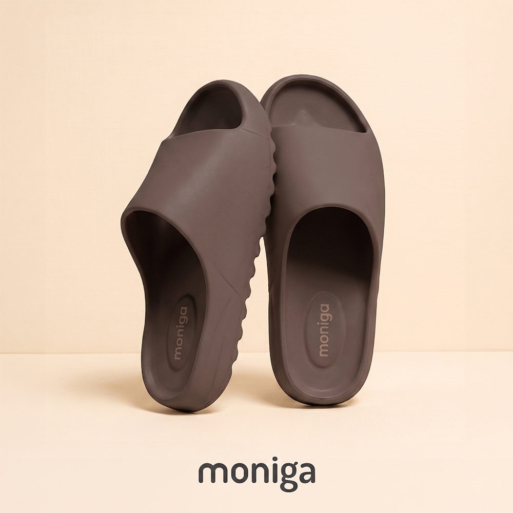 MONIGA รุ่น Cozy รองเท้าแตะแบบสวม สูตรใหม่ เพิ่มความนุ่ม" โมนิก้า นุ่มมม!!!! กว่าที่คิด"