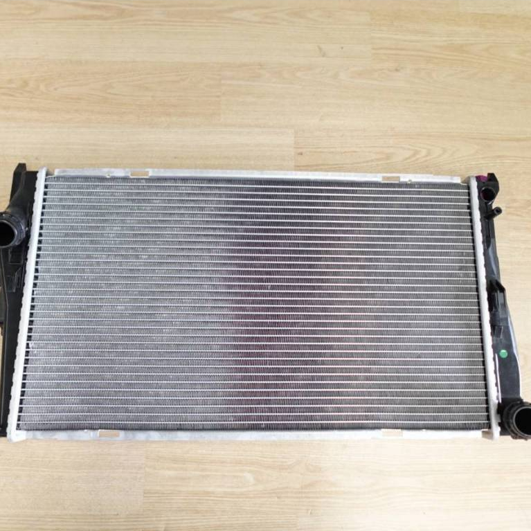 หม้อน้ำ BMW Series 1 E81/E88 120d ,Series 3 E90/E91 320d ,X1 E84 20d เครื่อง N47 ดีเซล