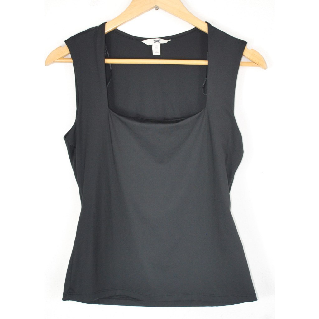 เสื้อคอเหลี่ยม  H&M มือ 2 แขนกุด สีดำ Size S อก 32 - 36 นิ้ว ยาว 22 นิ้ว