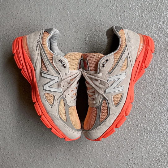 ของแท้ 100%New Balance NB 990 V4 Comfortable Fit Breathable Running Shoes Orange Green