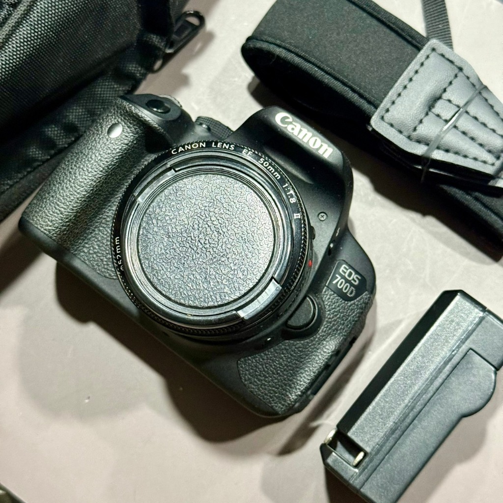 กล้องถูก Canon 700d มาพร้อมเลนส์ 50 หน้าชัดหลังเบลอ