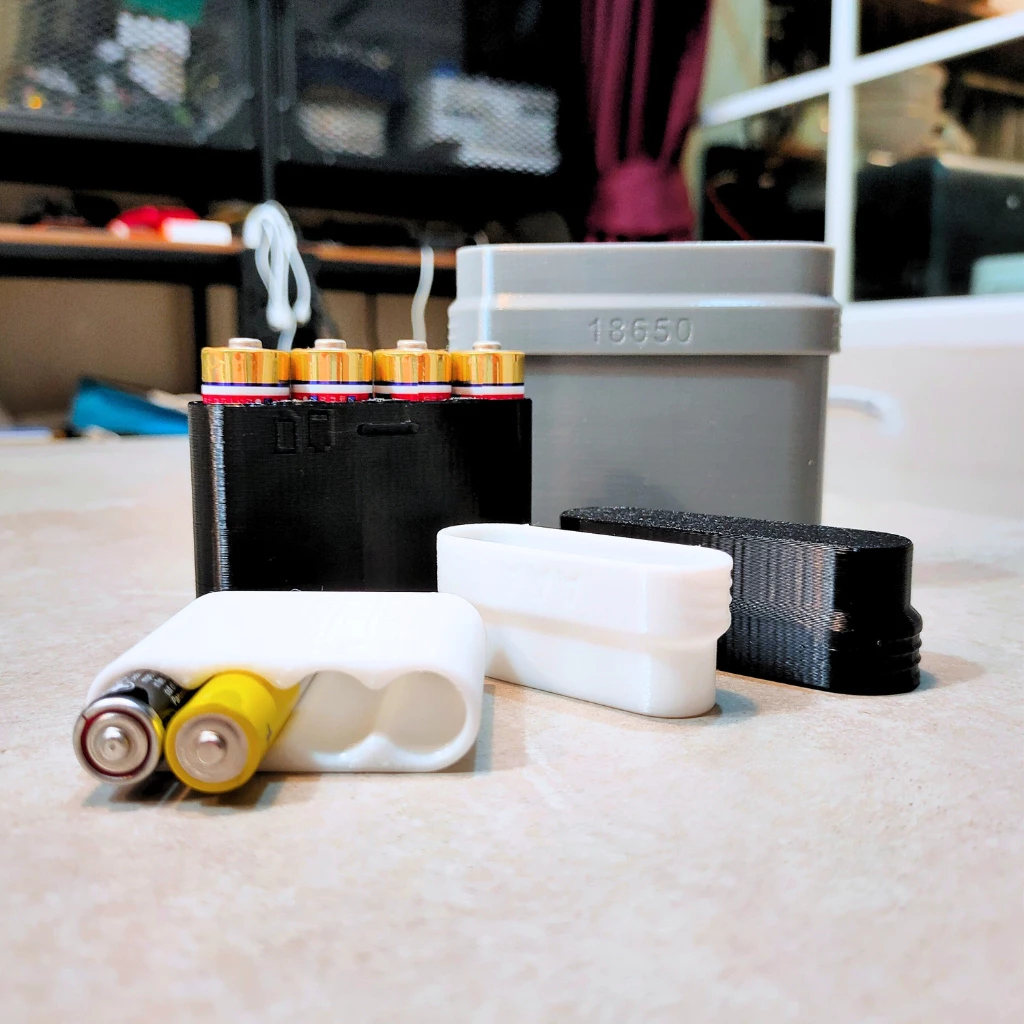 Battery Case AA/AAA/18650 กล่องเก็บถ่าน AA /AAA/18650 (ใส่ได้ 4 ก้อน) ขนาดเล็ก พกพาสะดวก [3D Print]
