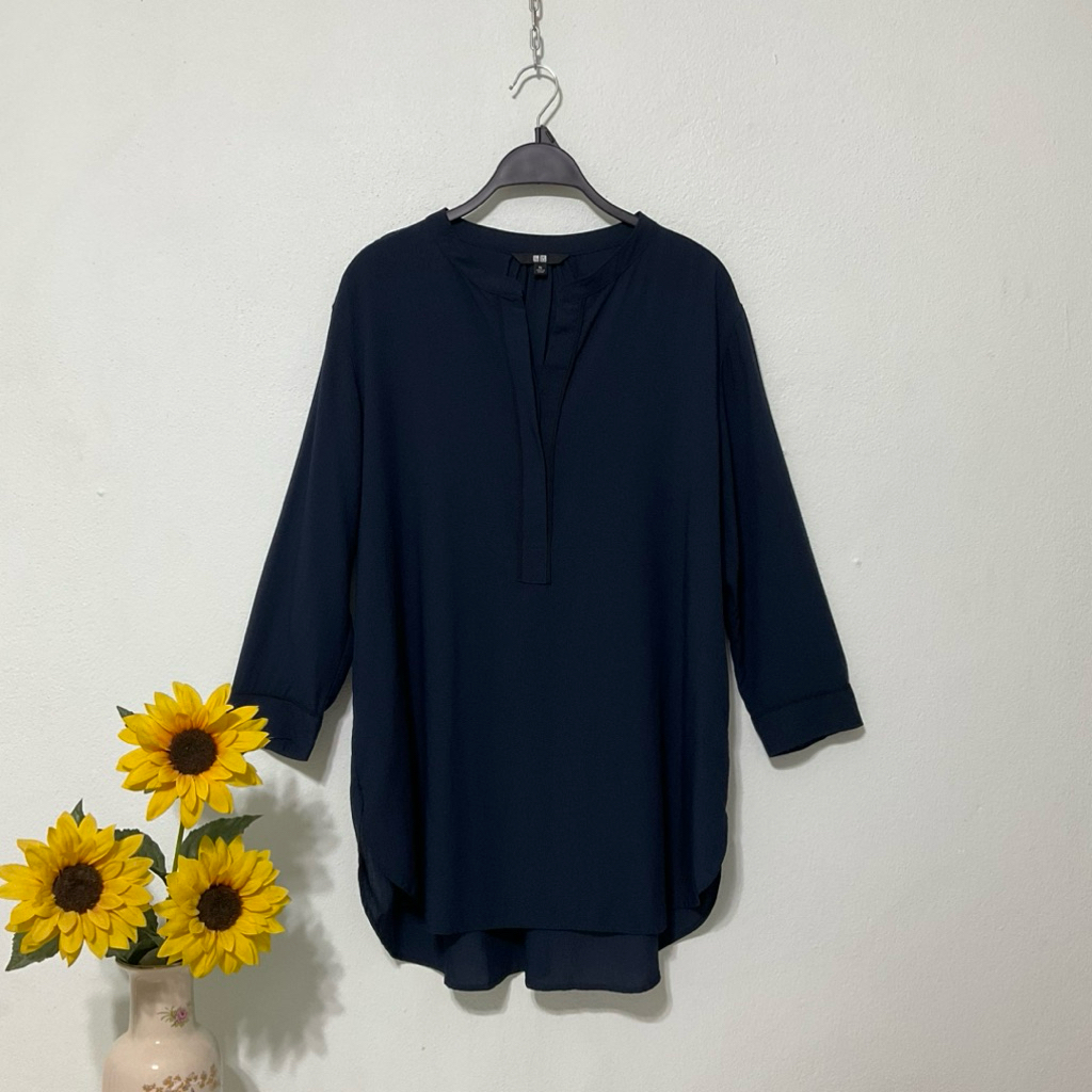 ST174 เสื้อเชิ้ต คอสกิปเปอร์ ผ้าเรยอน UNIQLO สีกรมท่าไซส์ XL อกผ้า42“ผ้านิ่มใส่สบาย