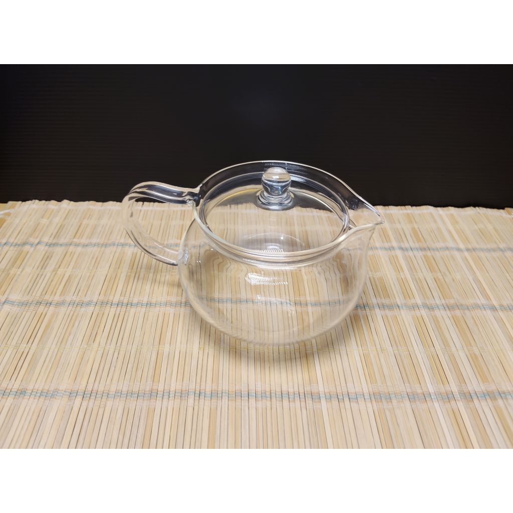 กาน้ำชาในภาพคือ Hario ChaCha Kyusu Maru Teapot made in Japan