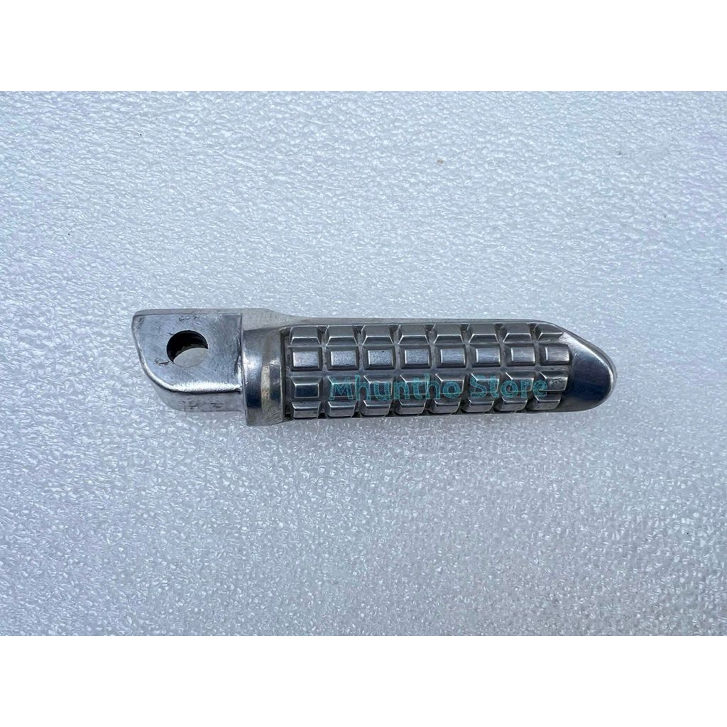 ที่เหยียบเท้าหลัง ด้านขวา สินค้าแท้มือสอง KAWASAKI NINJA300 Z300