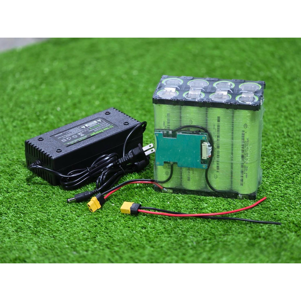 แบตลิเธียม 8s (4x2)+ที่ชาร์จ 25.6v - 29.2v 15,000mah. LiFePO4 32140 แบตเตอรี่​​ 8s 15ah