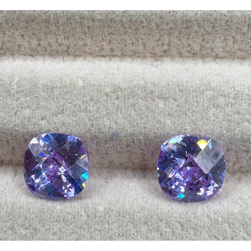 (CZ Diamond) Russian Cubic Zirconia Diamond, Diamond weight 5.1 carat (2 pieces) ROYAL LAVENDOR DIAM