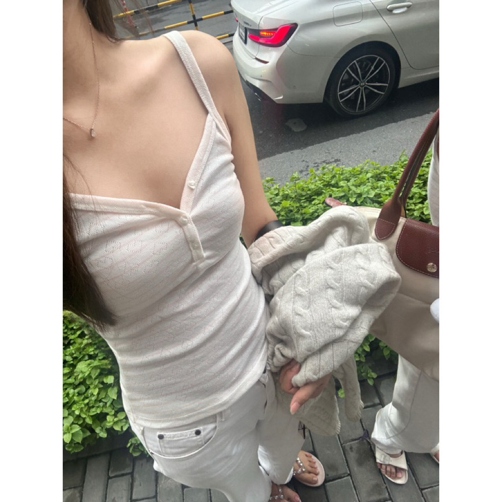 DOPEY.PUFFY / Baby crop เสื้อสายเดี่ยวผ้าฉลุกระดุม