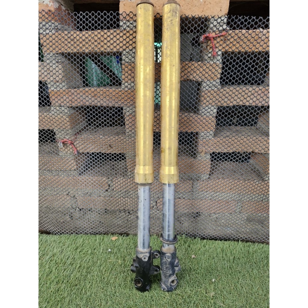 โช๊คหน้า CB 150R ไฟกลมกระบอกสีชา