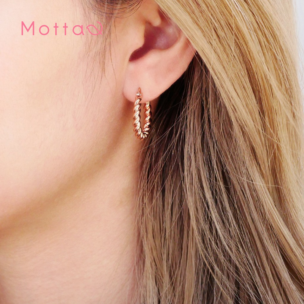 Motta Earring ต่างหูห่วงชุบทองคำขาวทรงเกลียวขนาด 15 mm