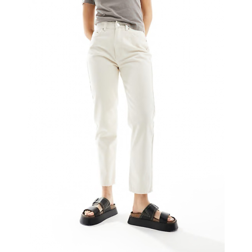 กางเกง pull and bear mom jeans shopน่าจะ1500+++จำไม่ได้ size32eu