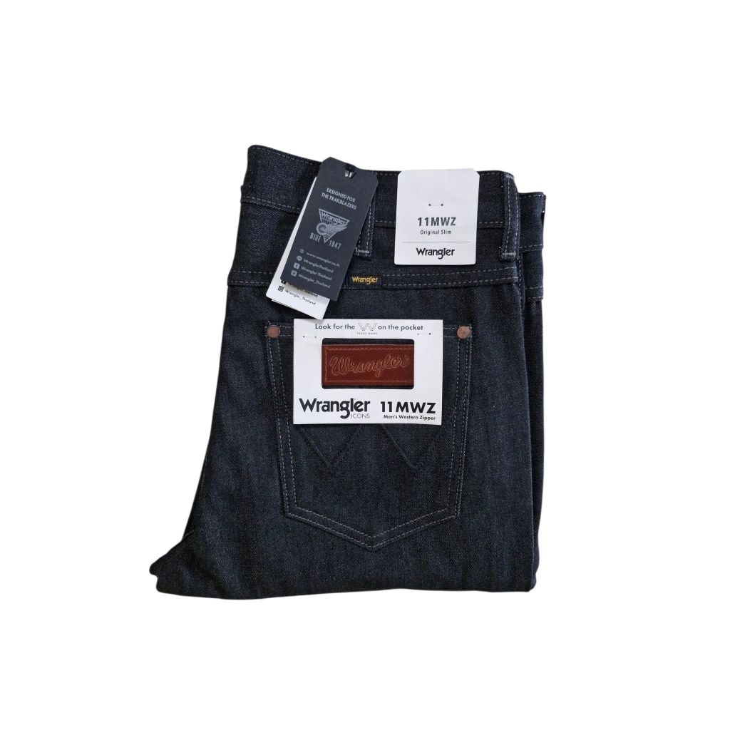 WRANGLER ราคา 2,990 บาทสีมิดไนท์11MWZ รุ่น WR F324MMWZN39 ผ้าดิบหนังไก่ 14oz คอลเลคชั่น Biker เอวกลา