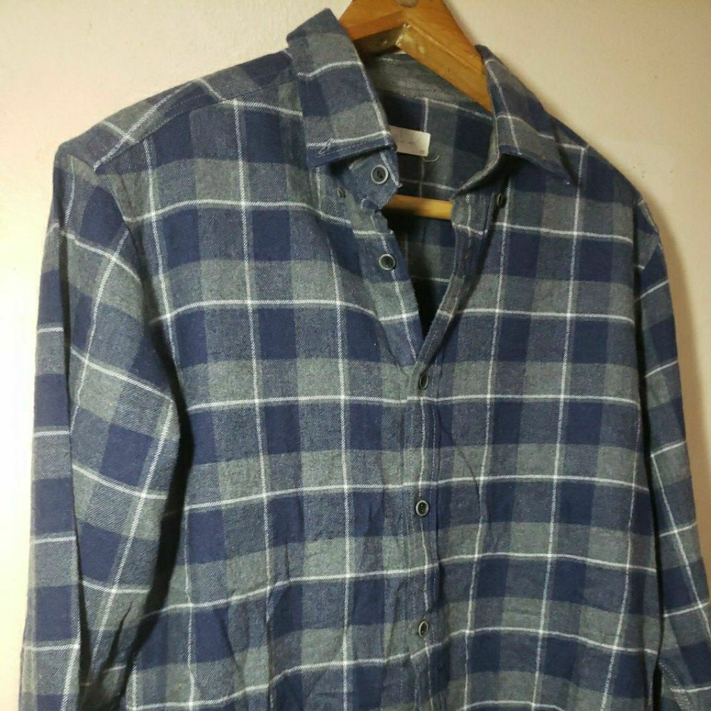 เสื้อเชิ้ตแขนยาวคอปกลายสก๊อตเทาตัดกรม EDITOR อก 40 ยาว 27 นิ้ว B096805