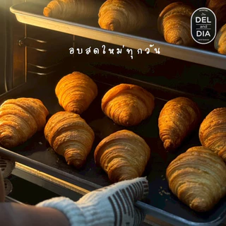 ครัวซองต์ฮาลาล Croissant อบสดใหม่ กรอบนอกนุ่มใน หอมเนยแท้ทุกคำ อร่อยแบบฉบับฝรั่งเศส