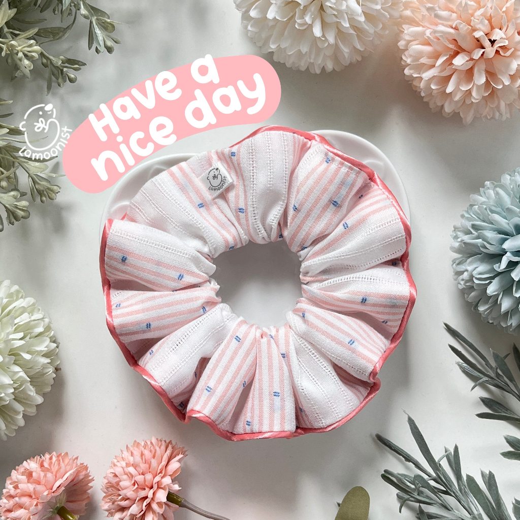 Lamoonist scrunchies • Have a nice day